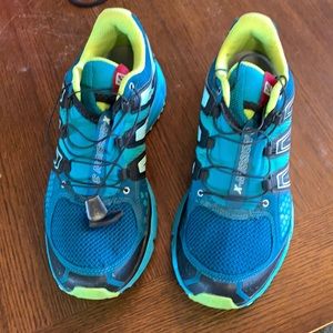 Salomon shoes size 9